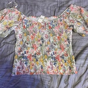 Floral shirt. Stretchy fit.